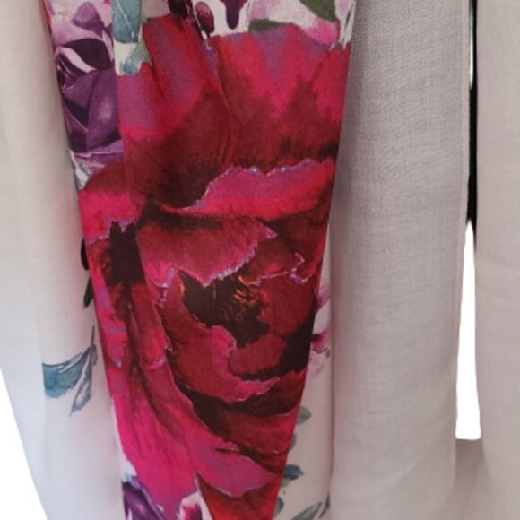 TRÏBE Elegant Long Red & Pink Floral Scarf Wrap NWT - Picture 3 of 5